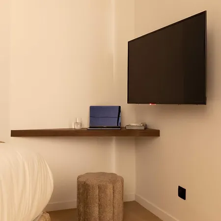 Elegant - Ac- 2br-6p- Madeleine דירה *