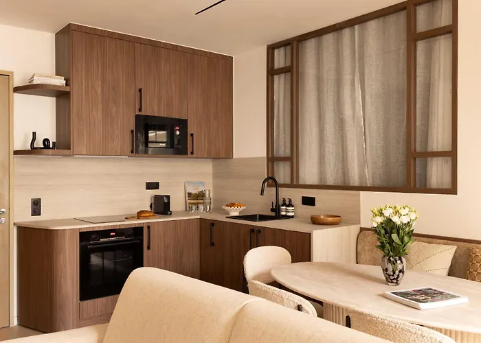 Elegant - Ac- 2br-6p- Madeleine *