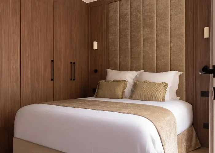 Elegant - Ac- 2br-6p- Madeleine *