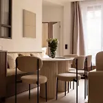 Elegant - Ac- 2br-6p- Madeleine Apartament