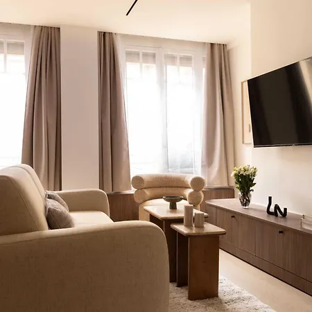Elegant - Ac- 2br-6p- Madeleine *